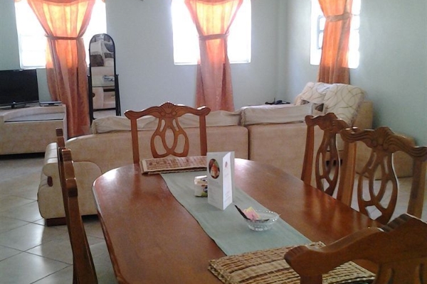 Rejens Hotel (Glanvillia)
